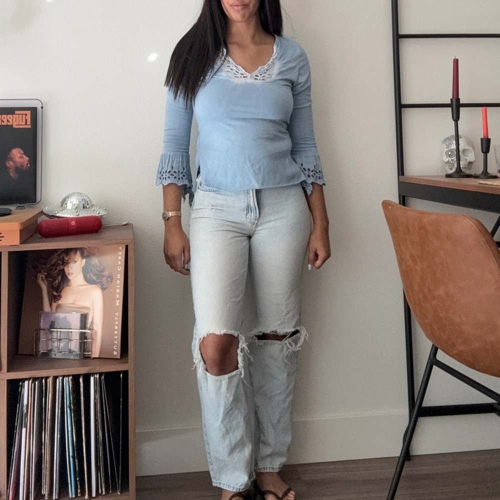HM Denim 90s Straight Ultra High Waist Ripped Jeans Light Wash Blue US 4